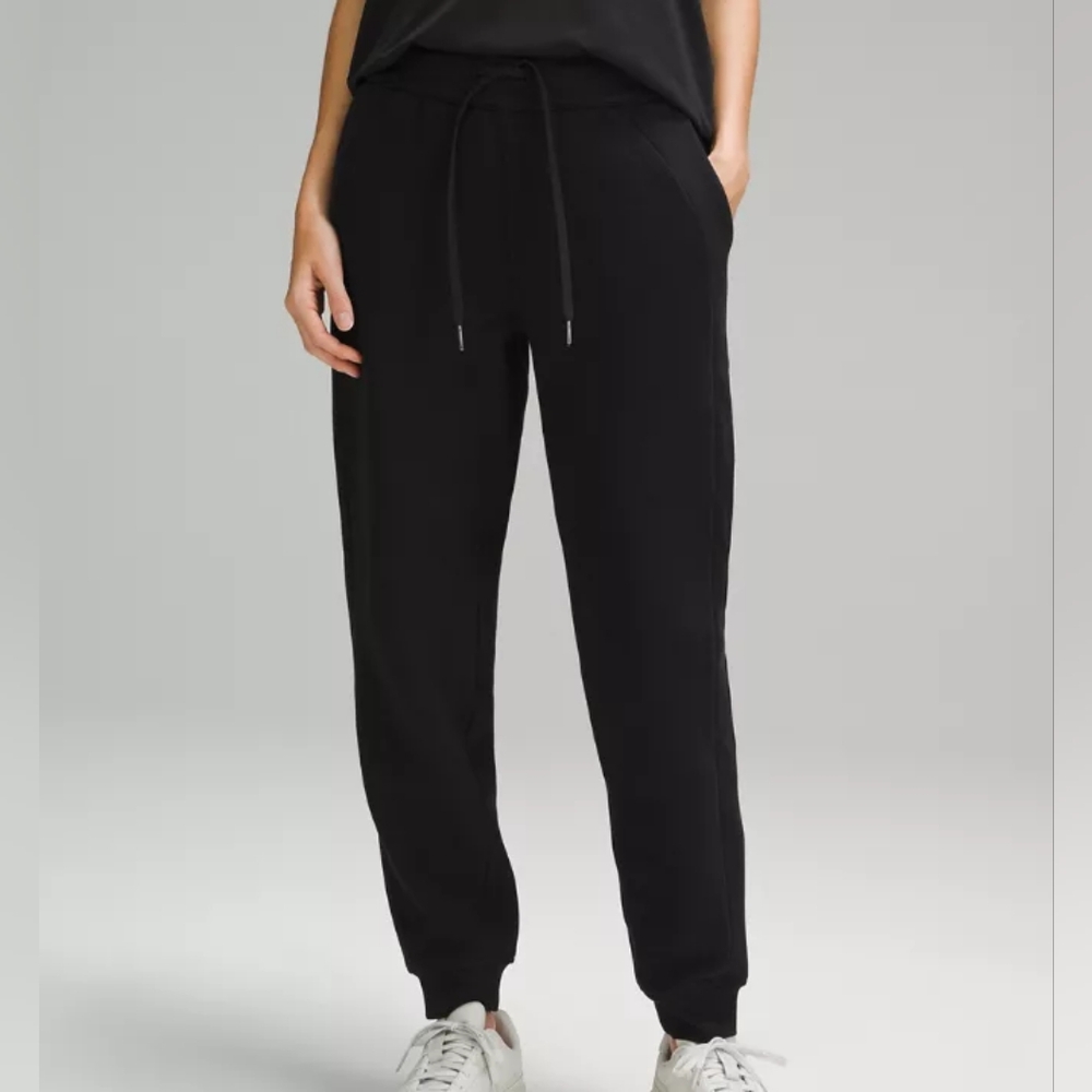Lululemon Cropped Scuba Jogger Sweatpants Womens 4 High Rise In Black